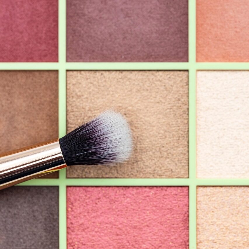 maquillage avec pinceau